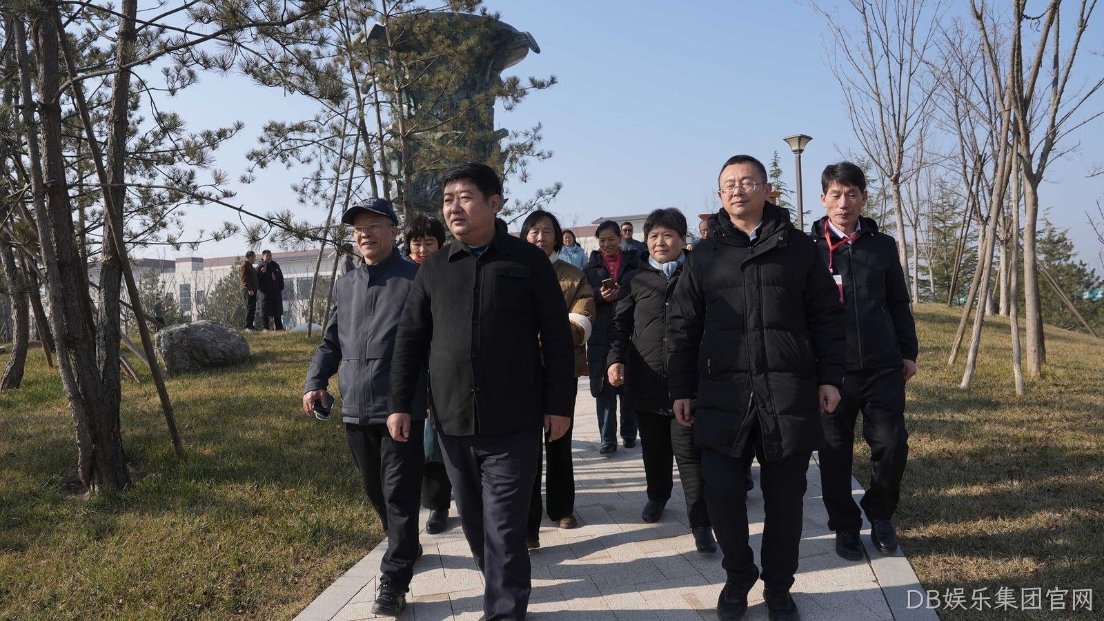 张载文化研究会秦东魁会长一行莅临DB娱乐集团官网参观交流